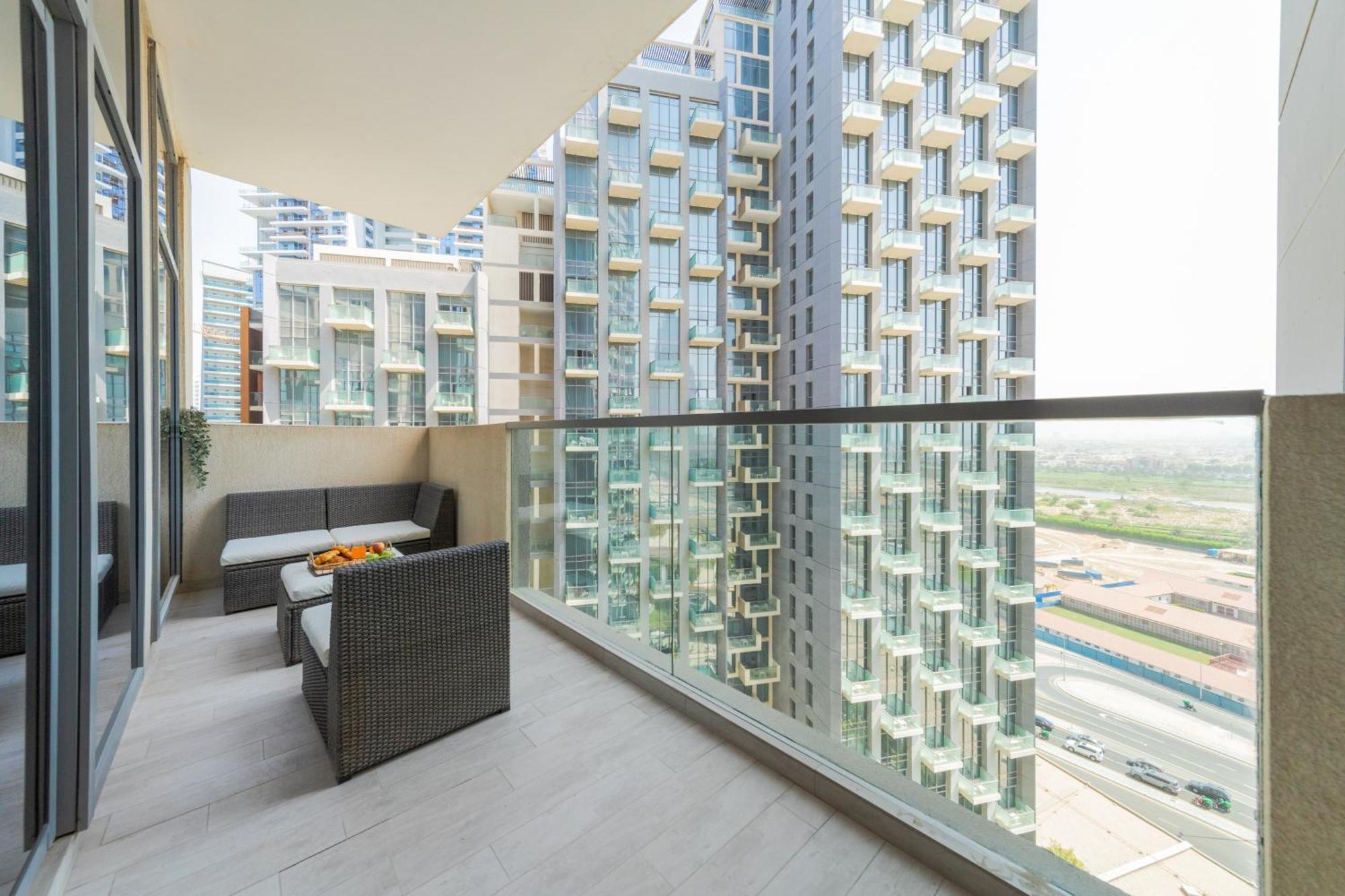 Eden'S Homes & Villas - Millennium Atria Residences Dubái Exterior foto